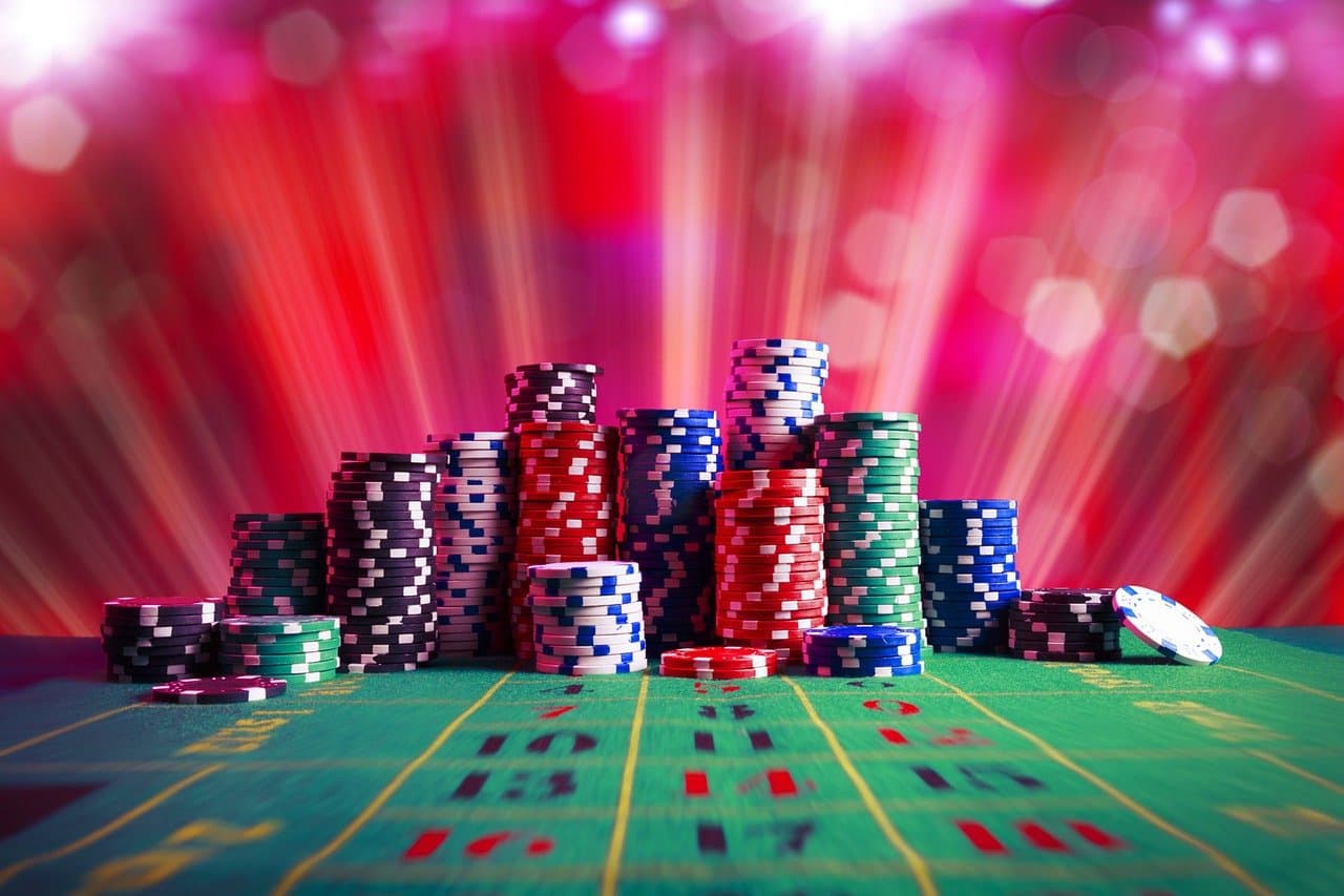 How Casino Employee Movements and Interactions Subtly Guide Player Behavior